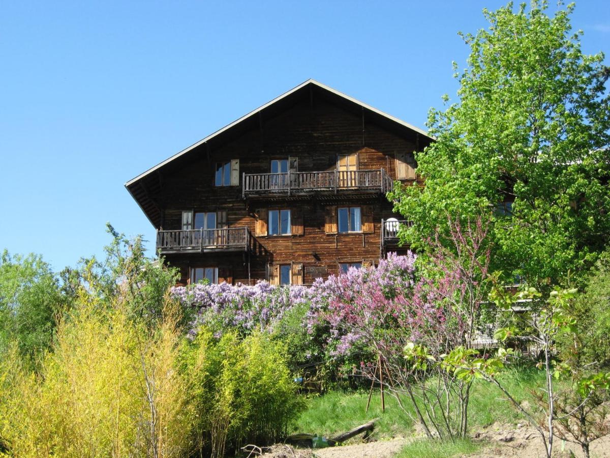 Le Vieux Chalet Bed & Breakfast Embrun ภายนอก รูปภาพ